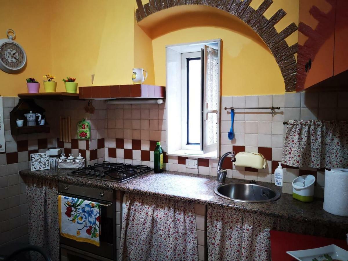Charming Vomero Apartment เนเปิลส์ ภายนอก รูปภาพ